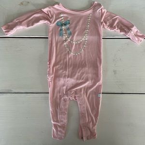 Posh Peanut POSH BOW Long Sleeve Ruffled Romper GUC